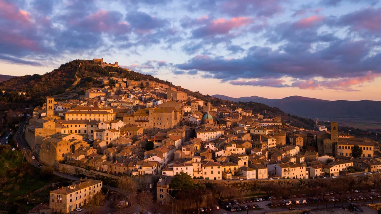 Paesaggio Cortona di notte Toscana