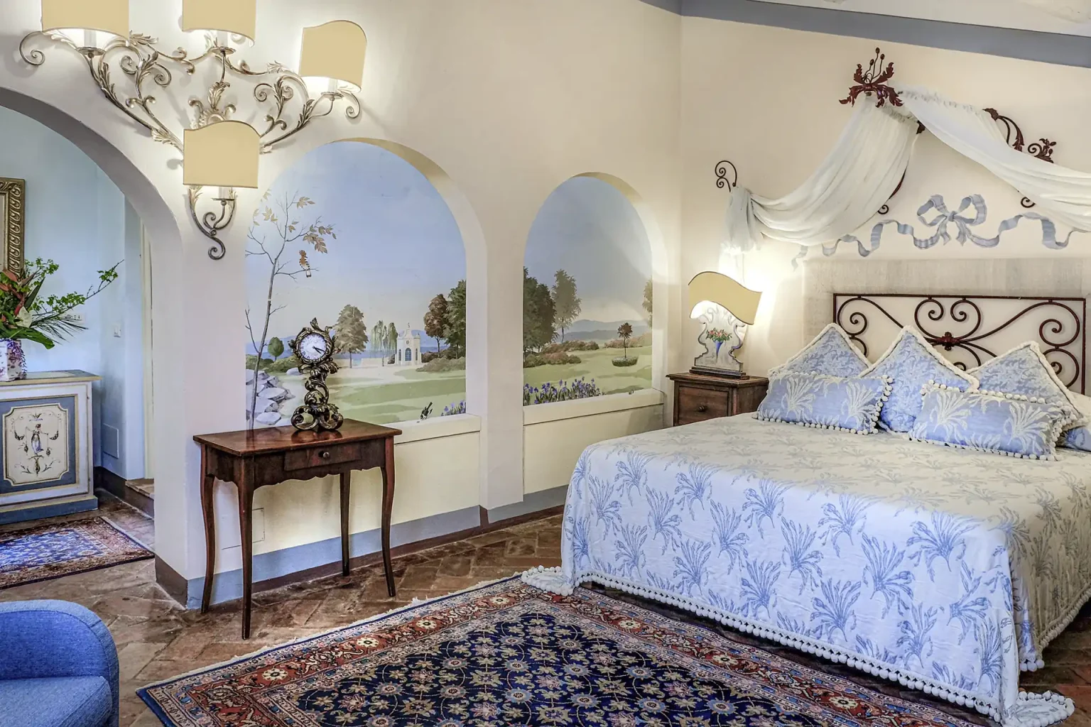 Camera da letto deluxe con affreschi Il Falconiere