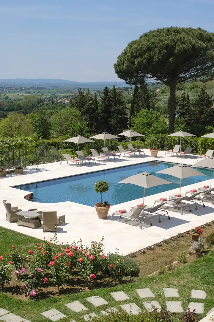 Piscina esterna Il Falconiere