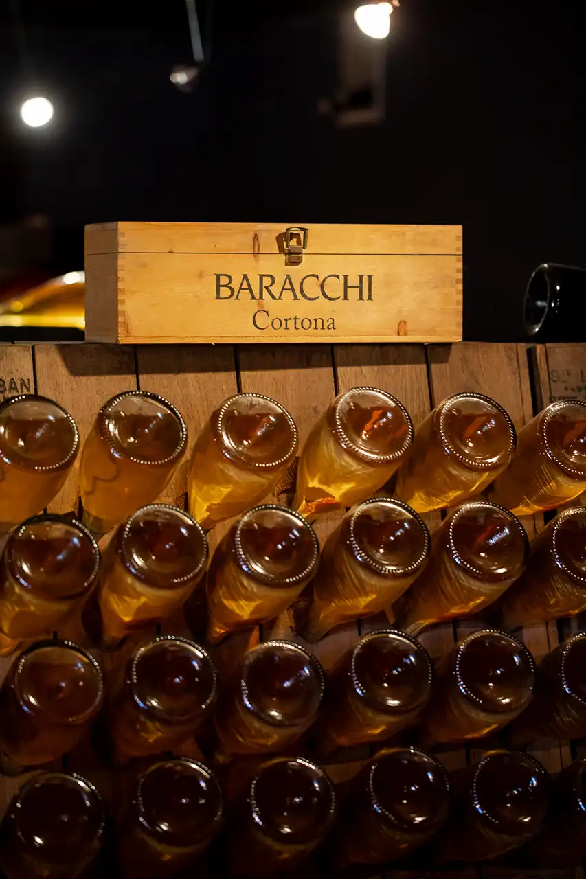 Cassetta Baracchi Winery e champagne Cortona Il Falconiere Toscana