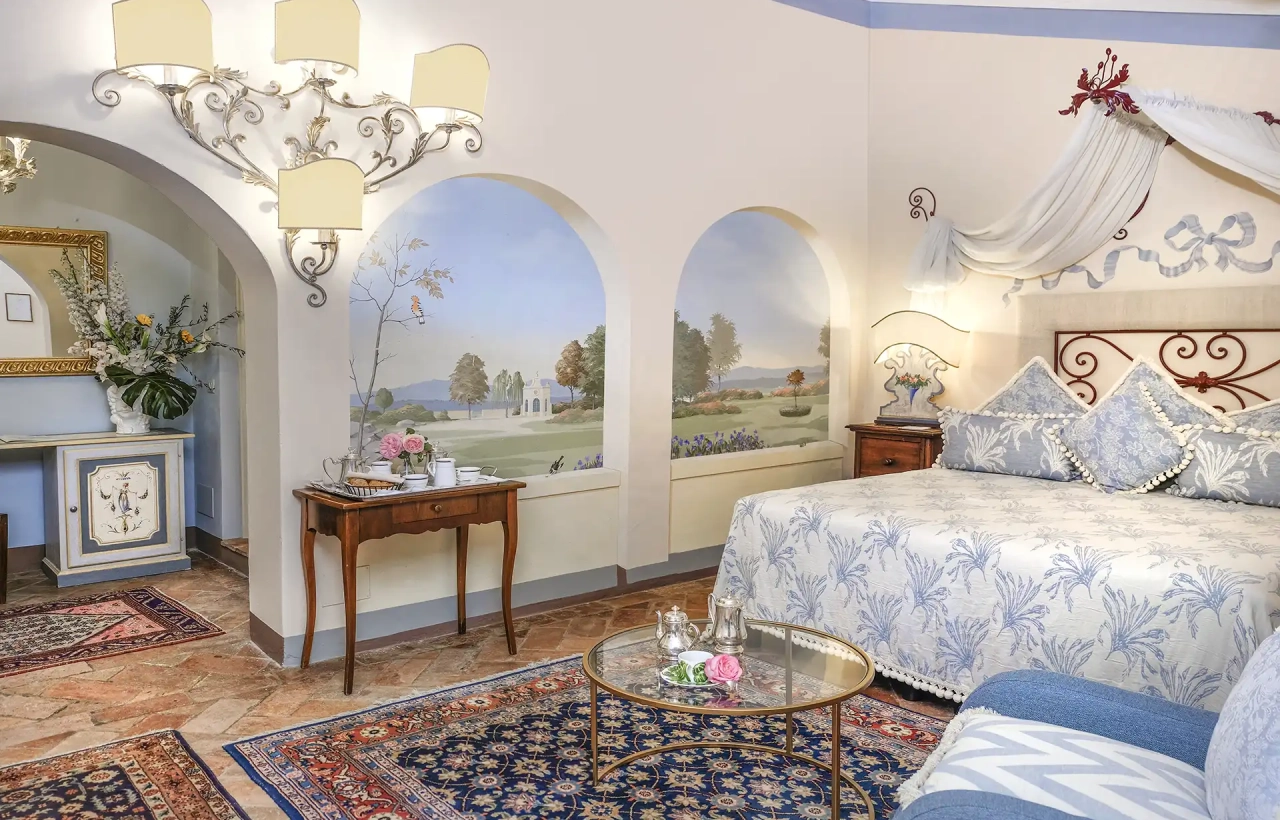 Camera da letto deluxe con affreschi