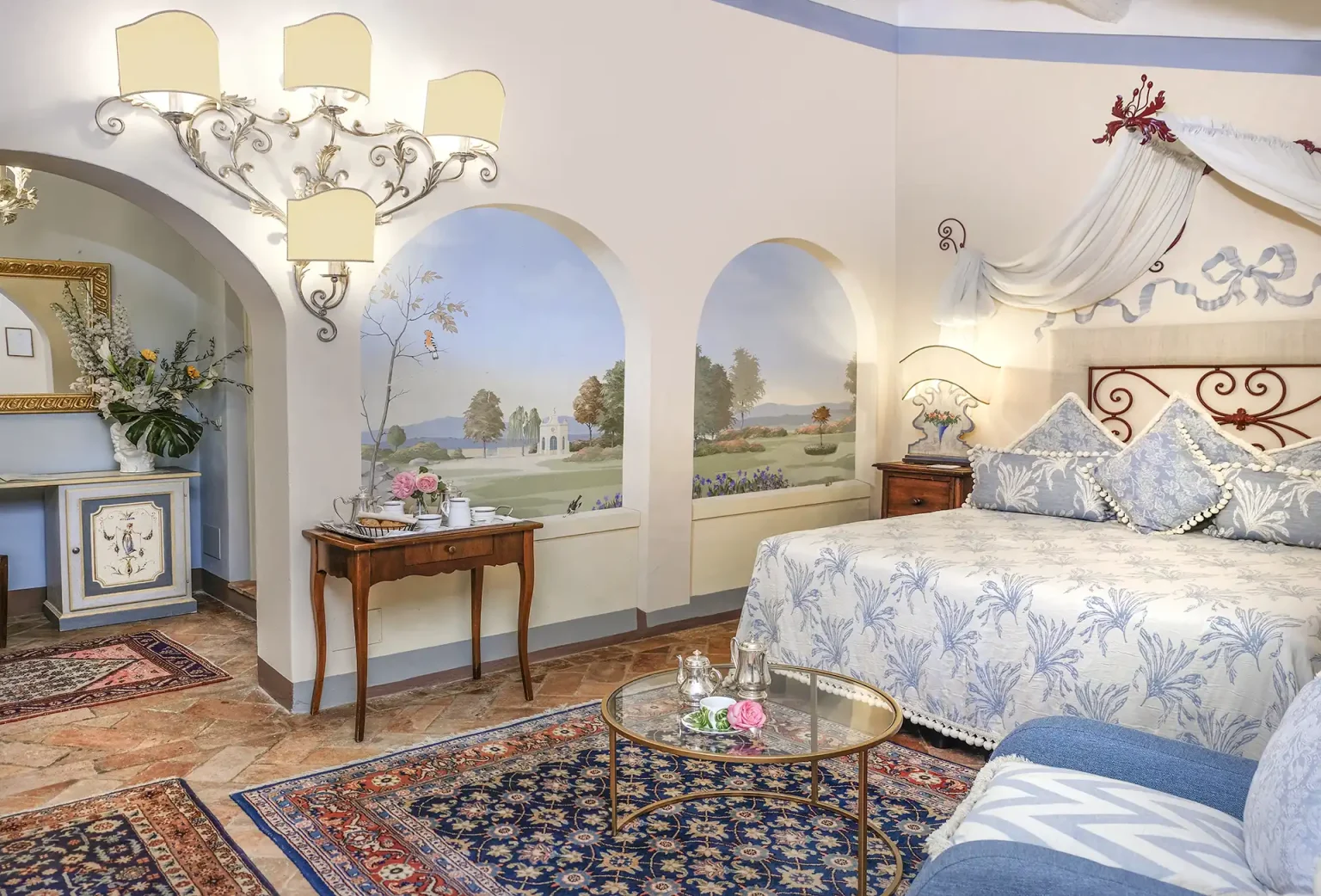Camera da letto deluxe con affreschi