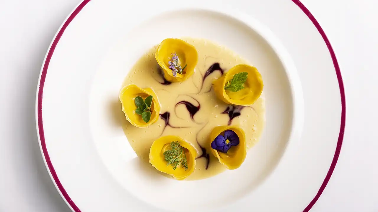 Piatto di tortellini flower Il Falconiere