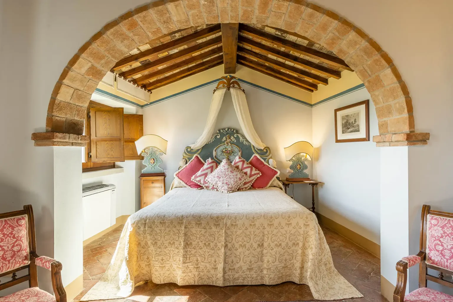 prestige-suite-32-letto-frontale-il-falconiere-toscana