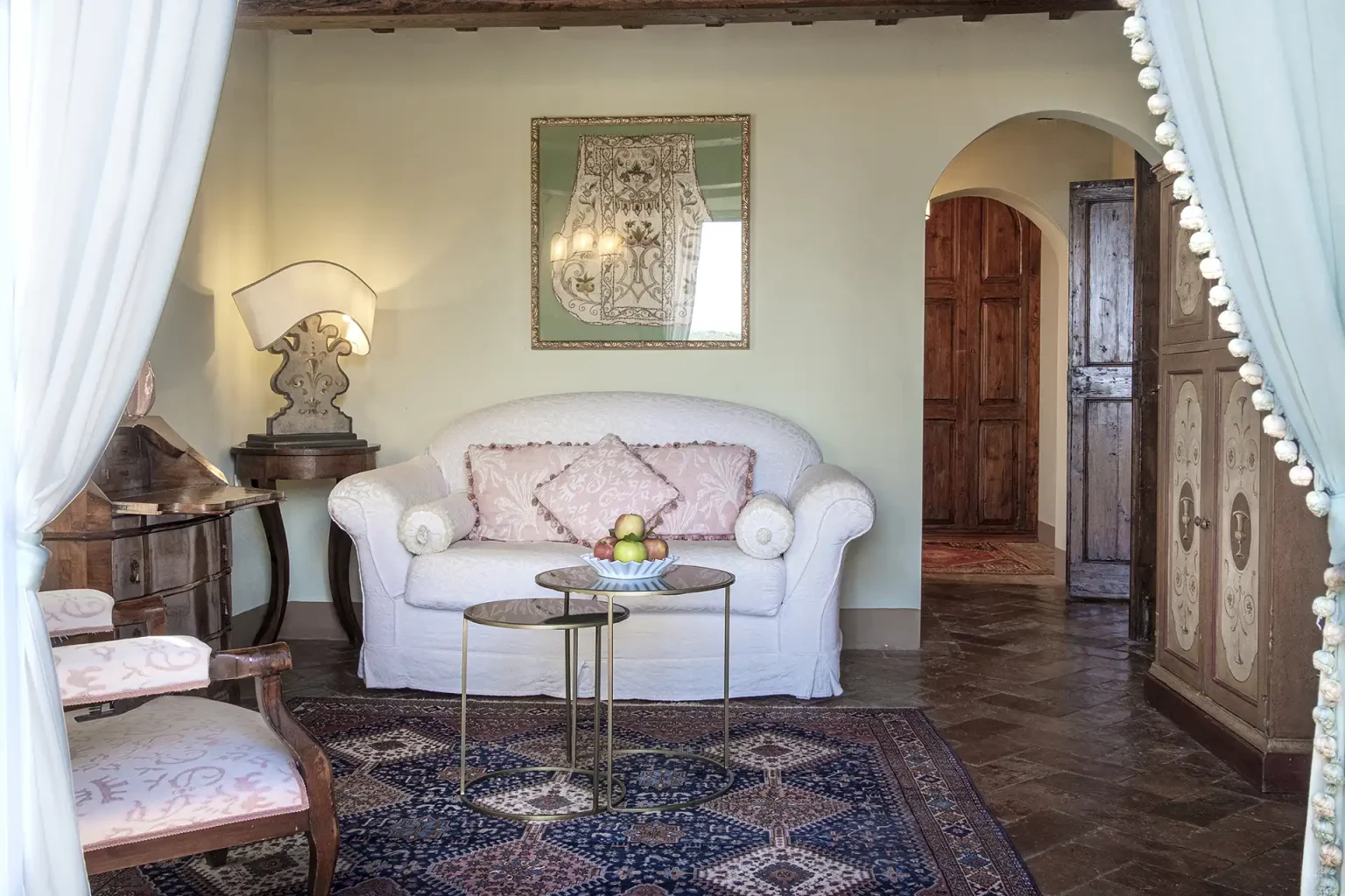 prestige-suite-33-living-il-falconiere-toscana