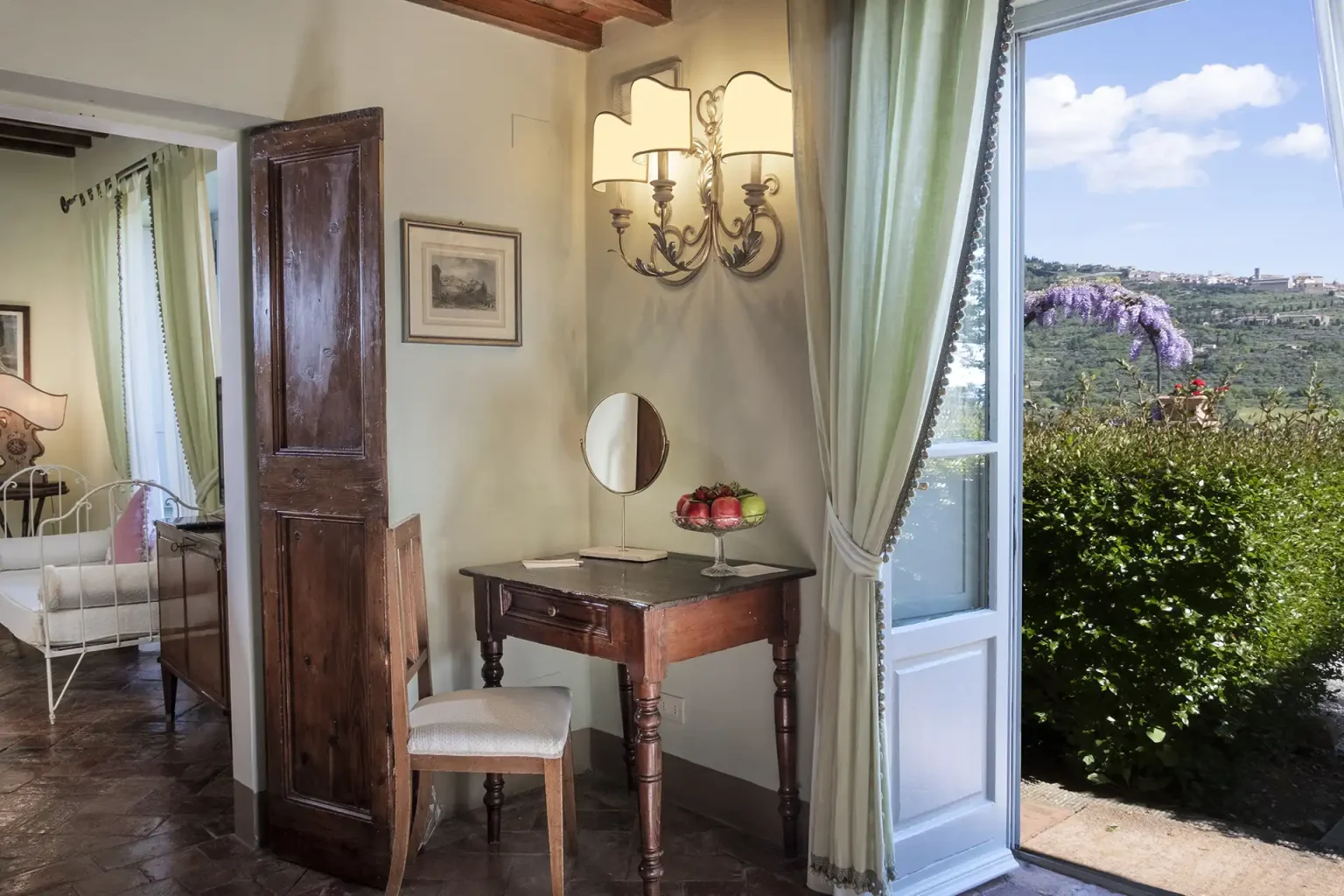 prestige-suite-vista-su-cortona-il-falconiere-toscana