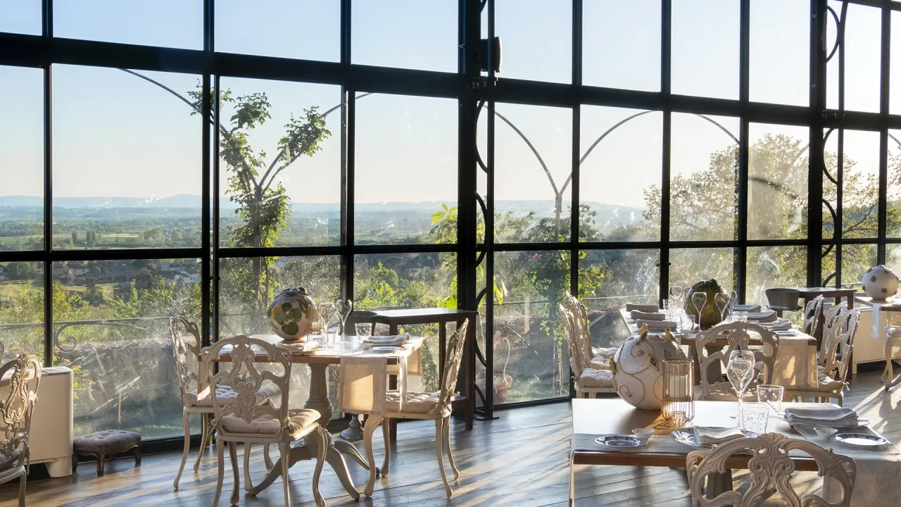 Sala gazebo terrazza con tavoli Il Falconiere