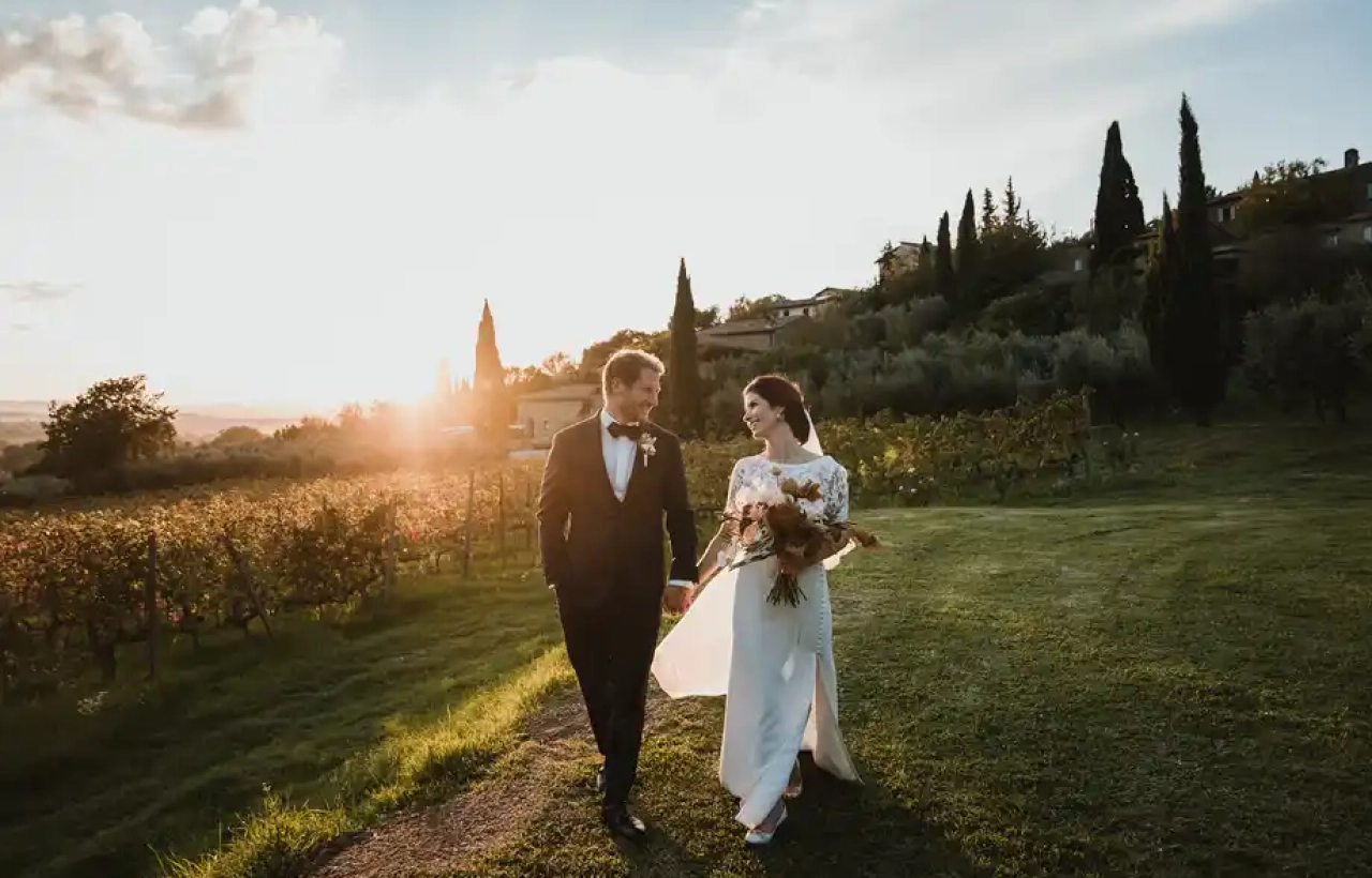 Coppia nel paesaggio in Toscana